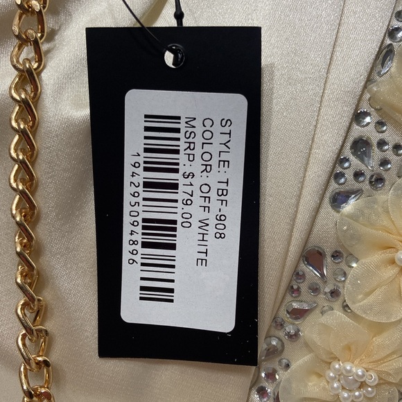 Badgley Mischka Cream Crossbody Bag - Picture 11 of 12